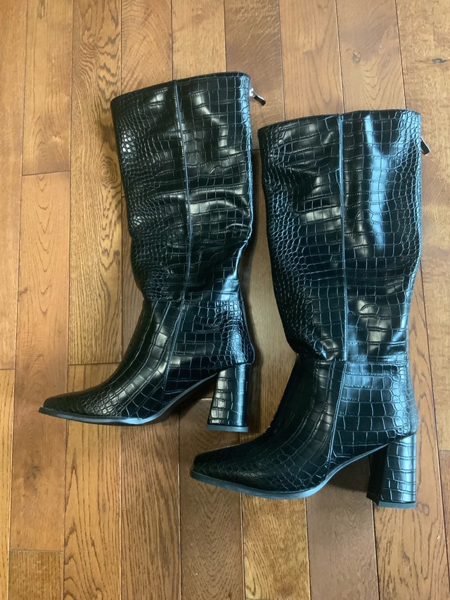 Brand NEW Boots Black Crocodile-Texture Size 41 (9.5 US) Women