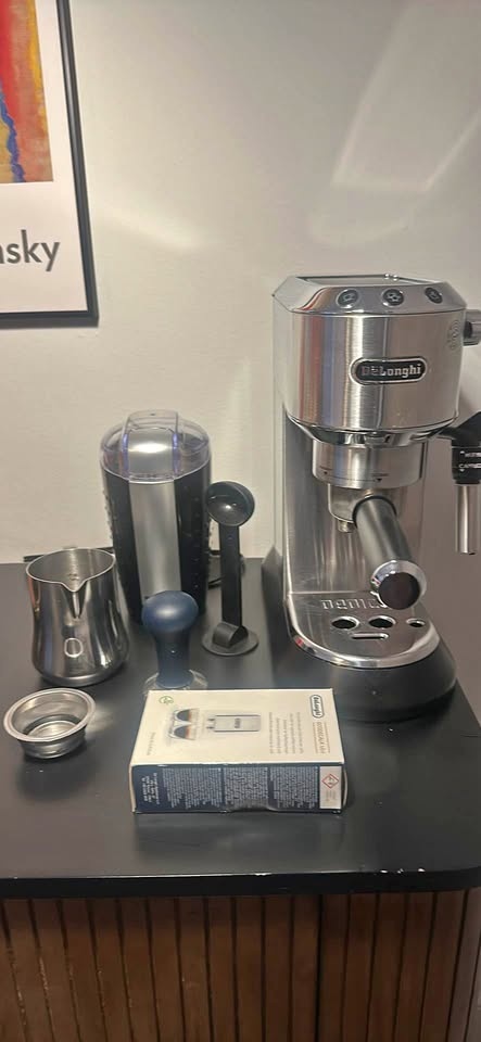 De’Longhi Dedica Espresso Machine EC680M - Stainless Steel