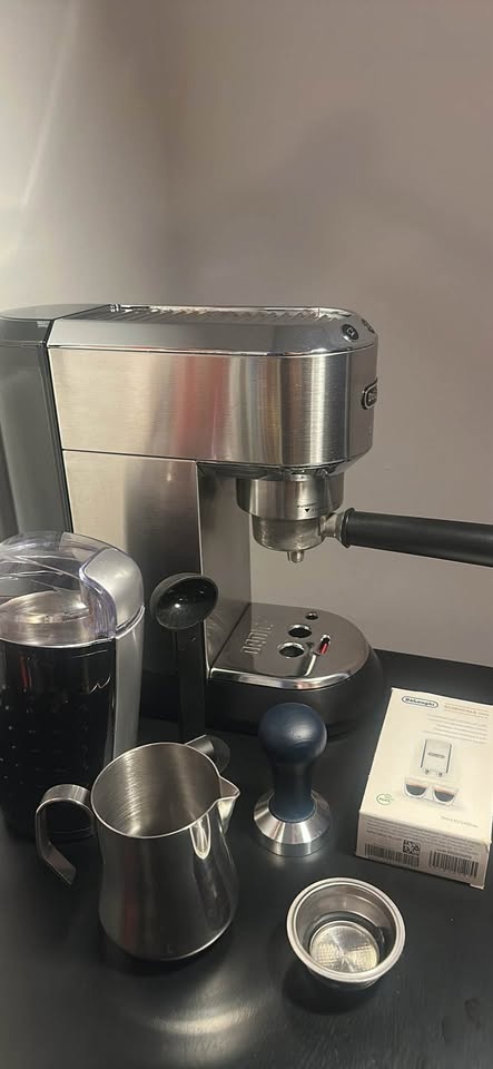 De’Longhi Dedica Espresso Machine EC680M - Stainless Steel - photo 2