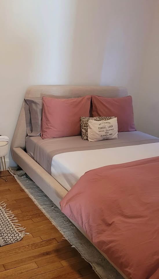 Queen Upholstered Platform Bed Frame - photo 2