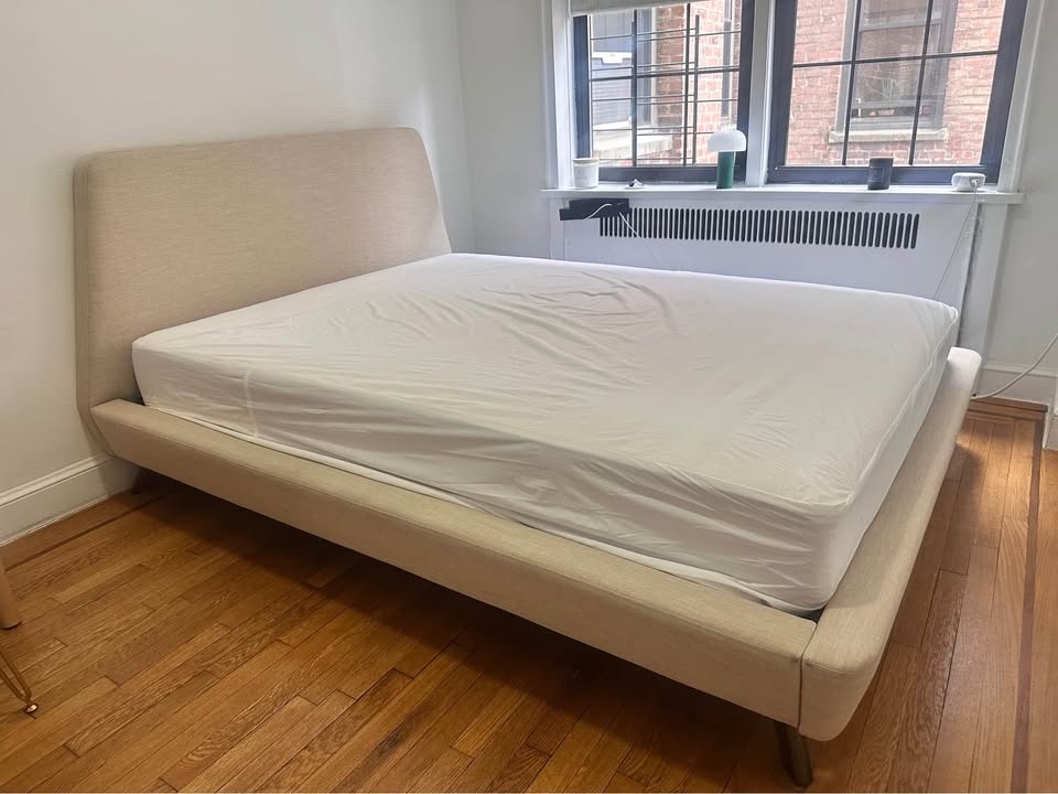 Queen Upholstered Platform Bed Frame - photo 3