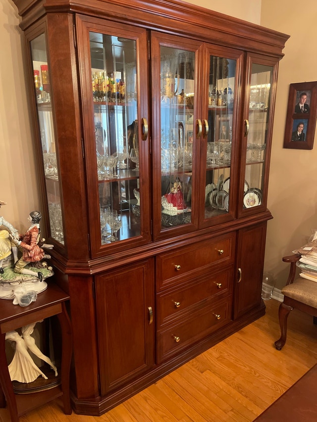 China Cabinet 2 Pieces with Lights LIKE NEW
