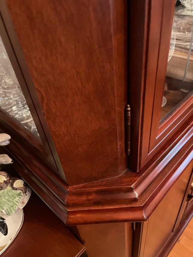 China Cabinet 2 Pieces with Lights LIKE NEW - photo 4