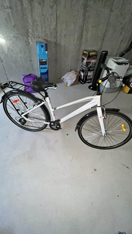 White adult bike, great condition