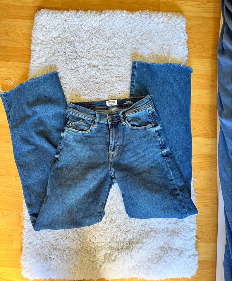 Kensie Jeans The Kaya High Rise Wide Leg Raw Hem Denim 2/26