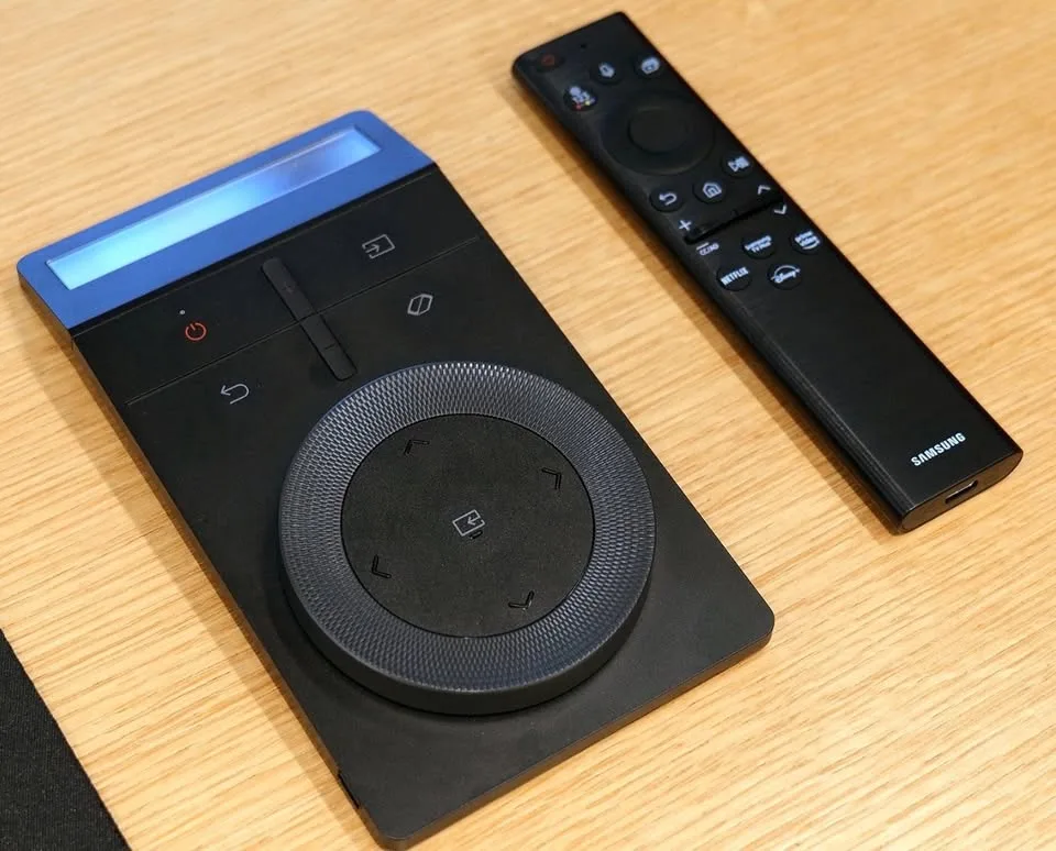 SAMSUNG Odyssey Ark 55-Inch Curved Gaming Screen, 4K image indicator(3)