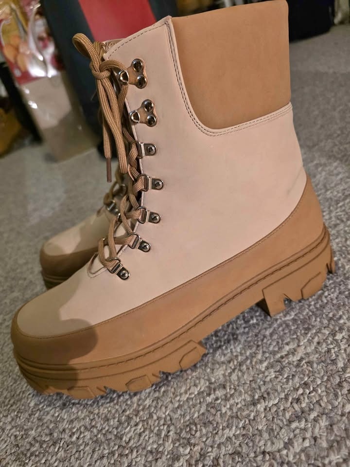FREE Ankle Boots. Men's Size 11, Women's 12.
