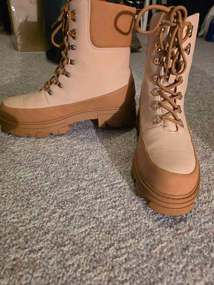 FREE Ankle Boots. Men's Size 11, Women's 12. - photo 2