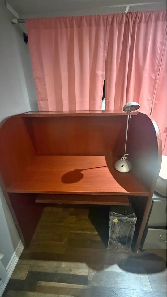 Computer Desk with Hutch