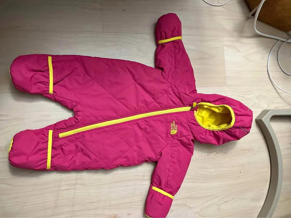Winter onesie North face baby thumbnail