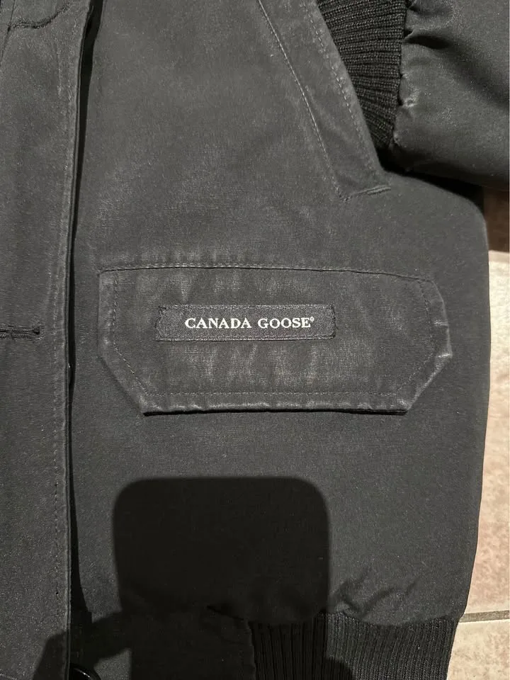 Canada goose jacket image indicator(2)