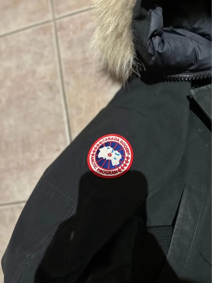 Canada goose jacket image indicator(5)