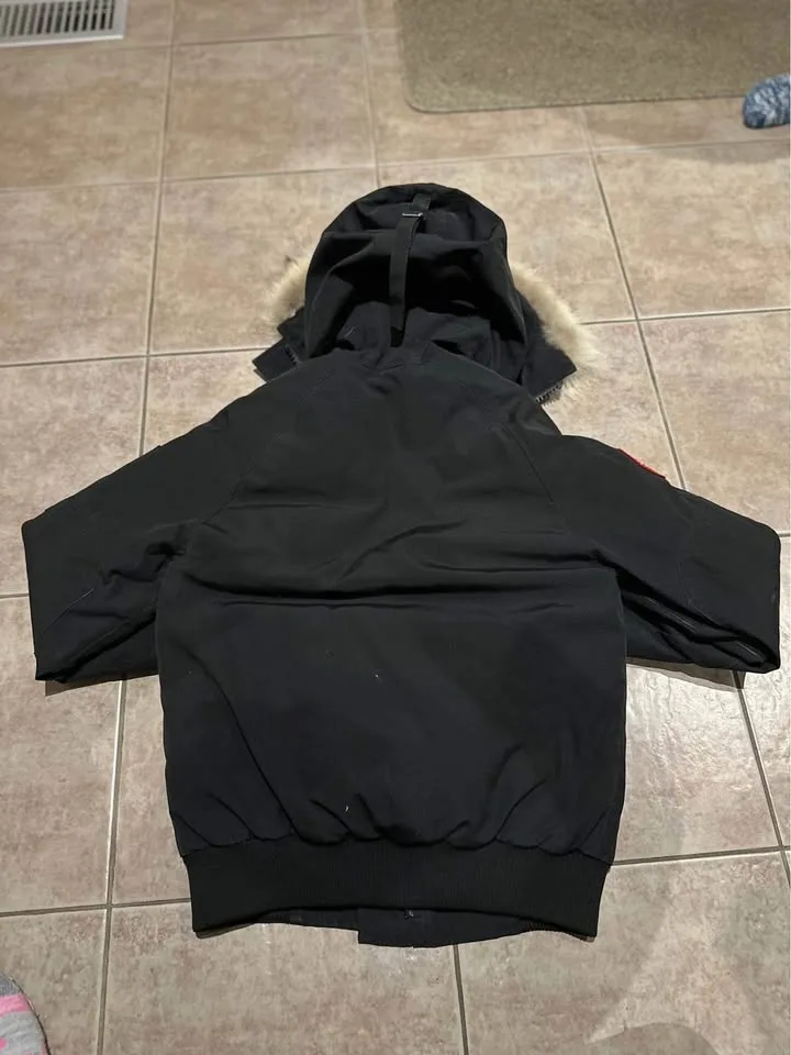 Canada goose jacket image indicator(6)