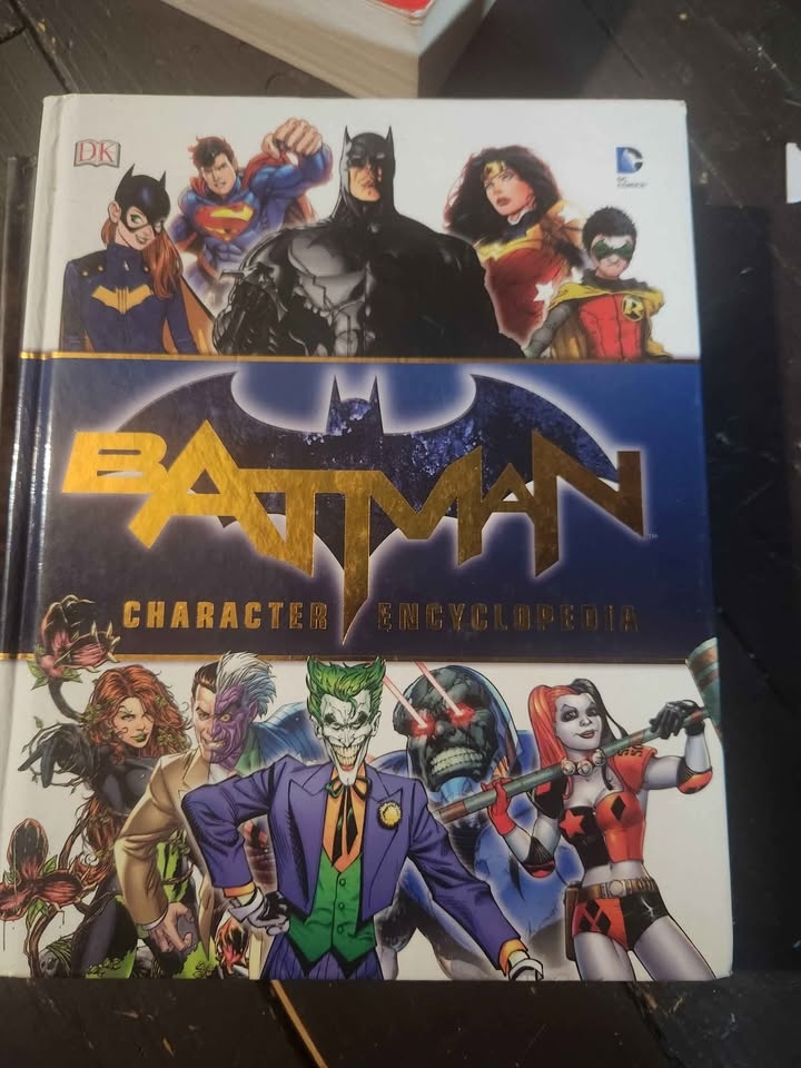 Batman Books - Visual History, World of Dark Knight, Encyclopedi - photo 3