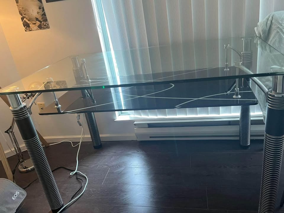 Beautiful Tempered Glass Table - photo 2
