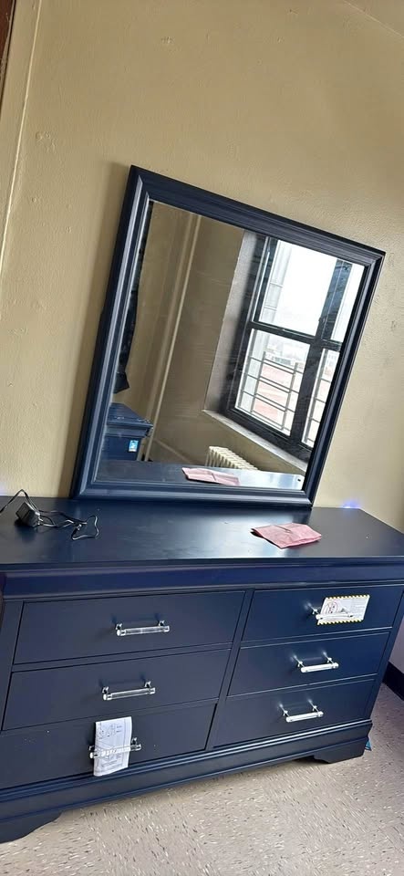 Queen Bedroom Set: Frame, Nightstand, Dresser & Mirror