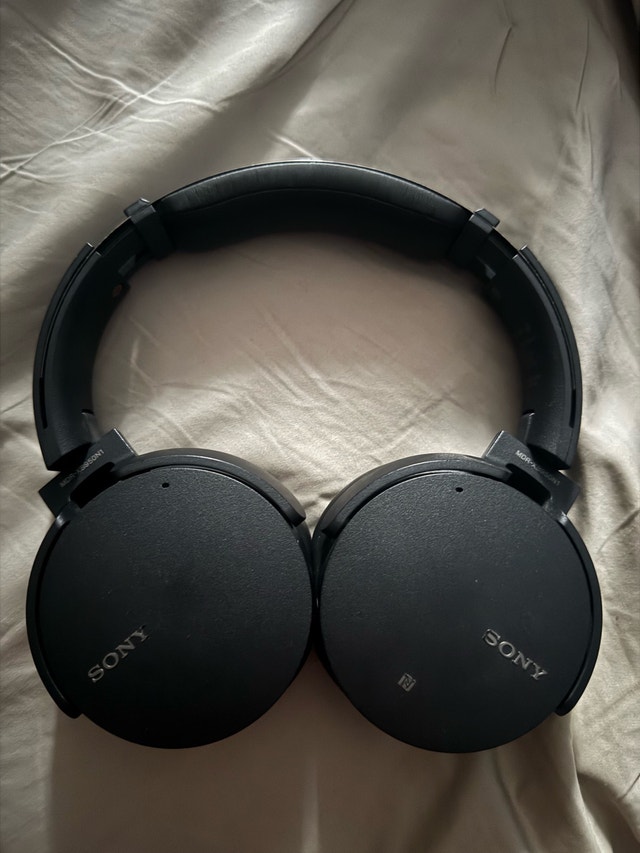 Used Sony MDR-XB950N1 Headphones