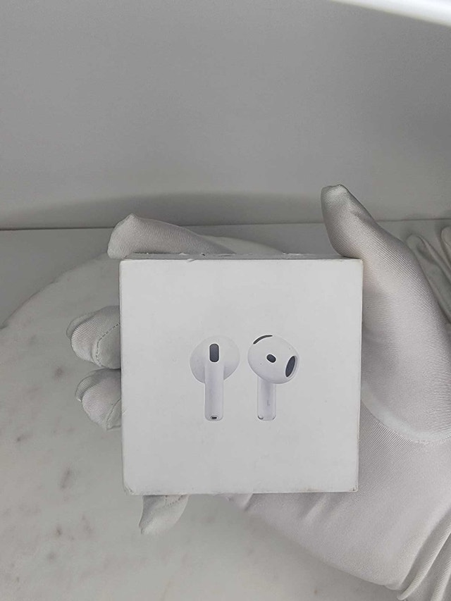 Apple Airpods 4 (Brand new)