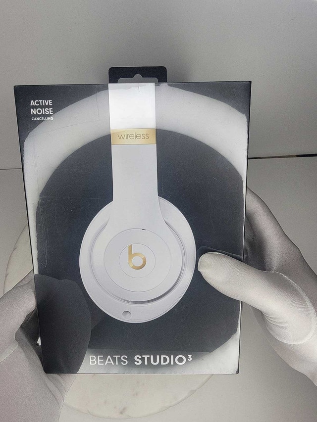 Beats Studio 3 (Brand New)