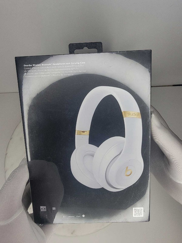Beats Studio 3 (Brand New) - photo 2