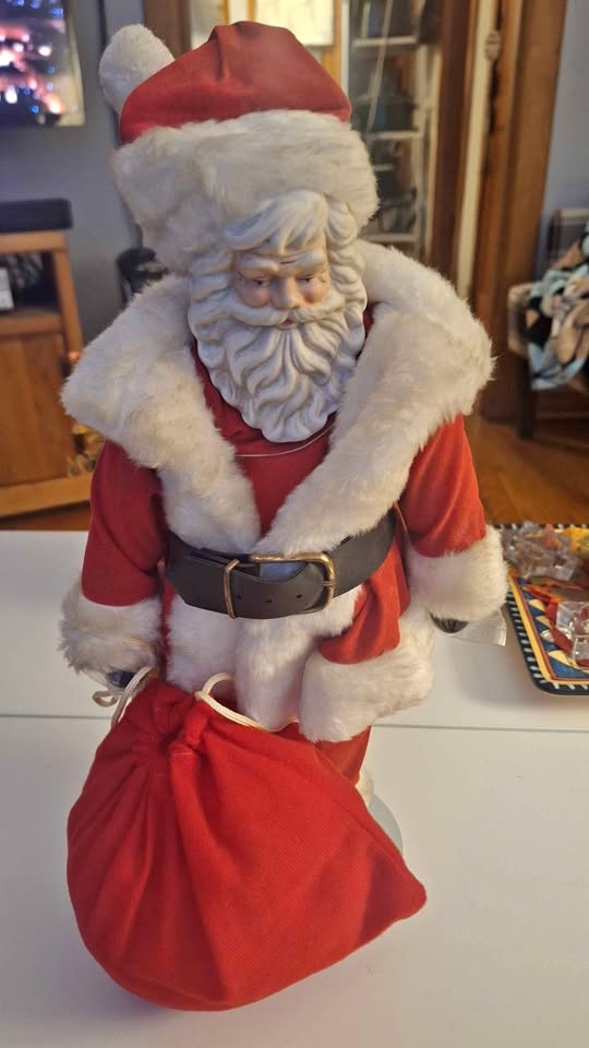 Ceramic Vintage Santa Clause for sale. Pickup and cash only.