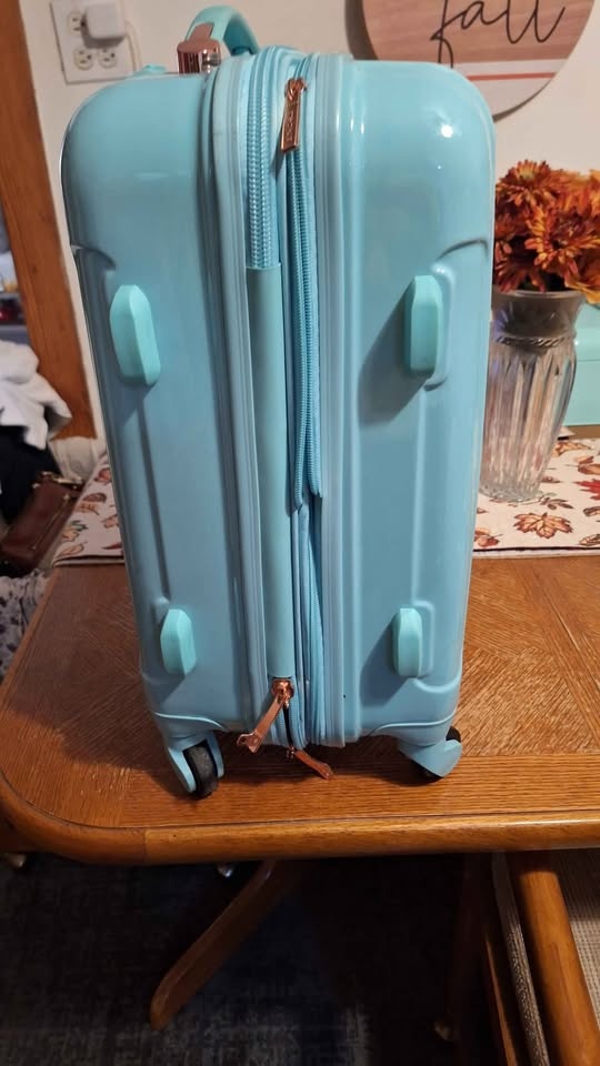 Suitcase for sale. Beautiful color. Pickup and cash only. - photo 3
