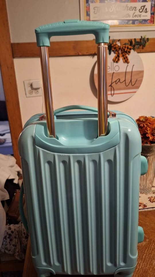 Suitcase for sale. Beautiful color. Pickup and cash only. - photo 5