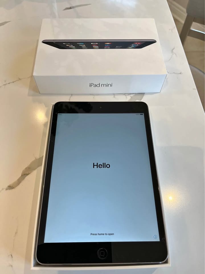 iPad Mini 2 32GB EUC (no cable or adapter)