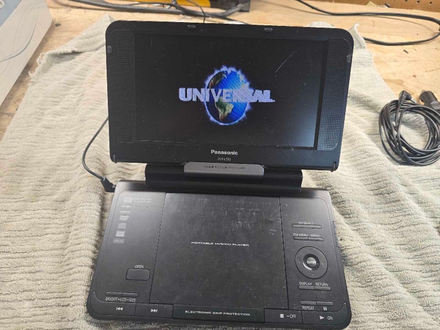 Panasonic DVD-LS83 Portable DVD Player - photo 2
