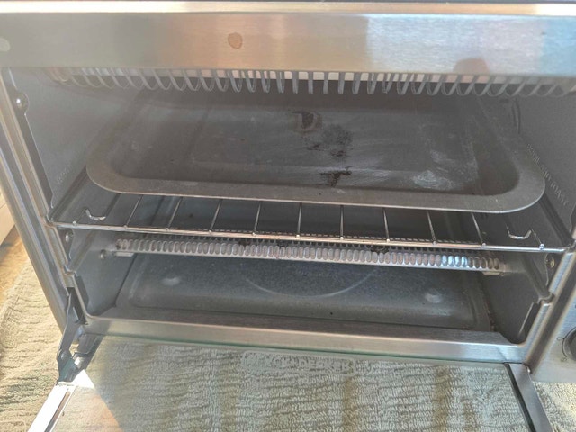Black and Decker Toaster Oven - photo 2