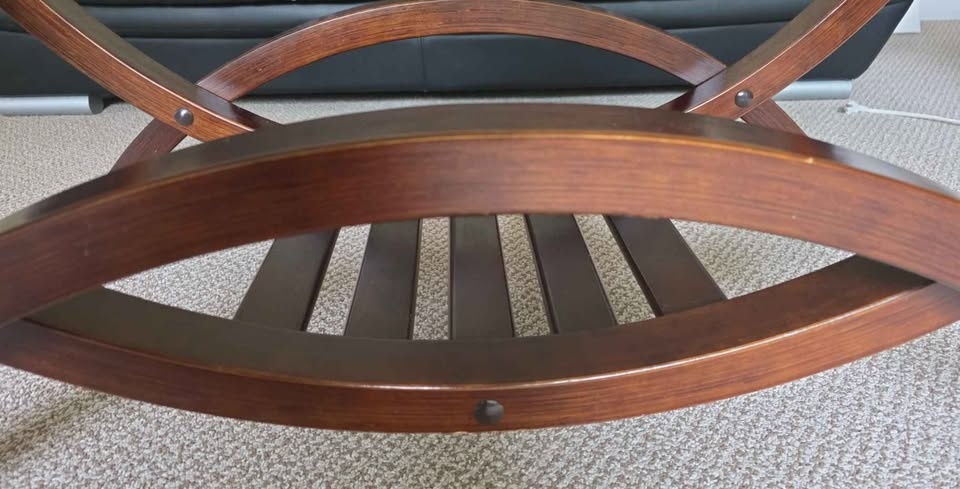 Leon's Glass Top Coffee Table | Excellent Condition - photo 2