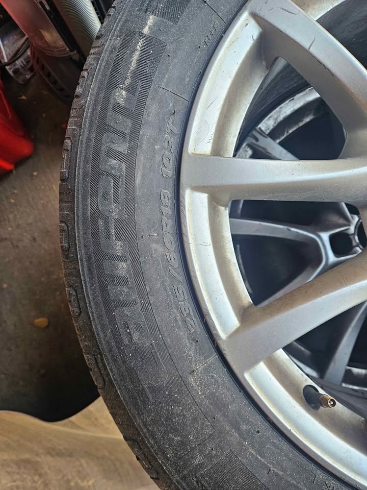 Winter Tire with Rim 235 60 R18 - photo 2