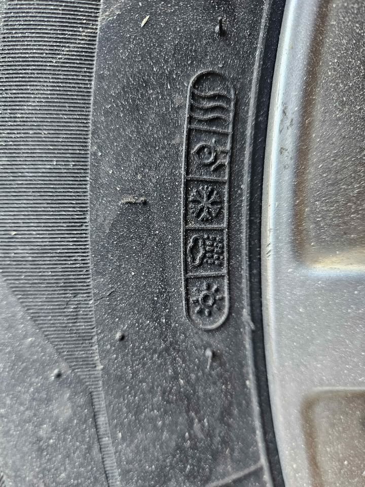Winter Tire with Rim 235 60 R18 - photo 4