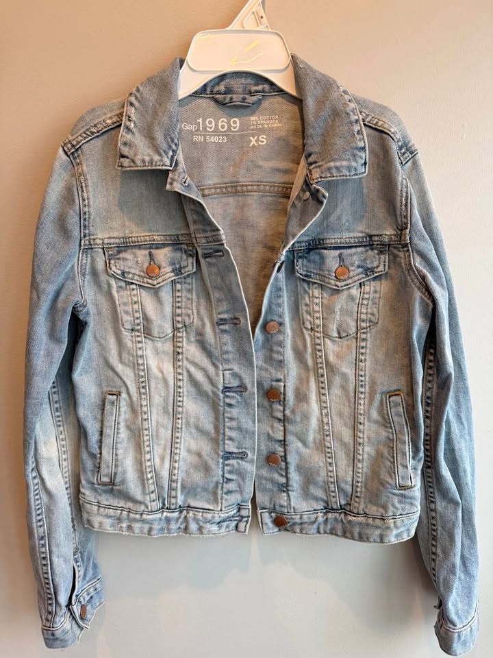 Women’s Gap 1969 Denim Jean Jacket XS Distressed Wash Vintage $2