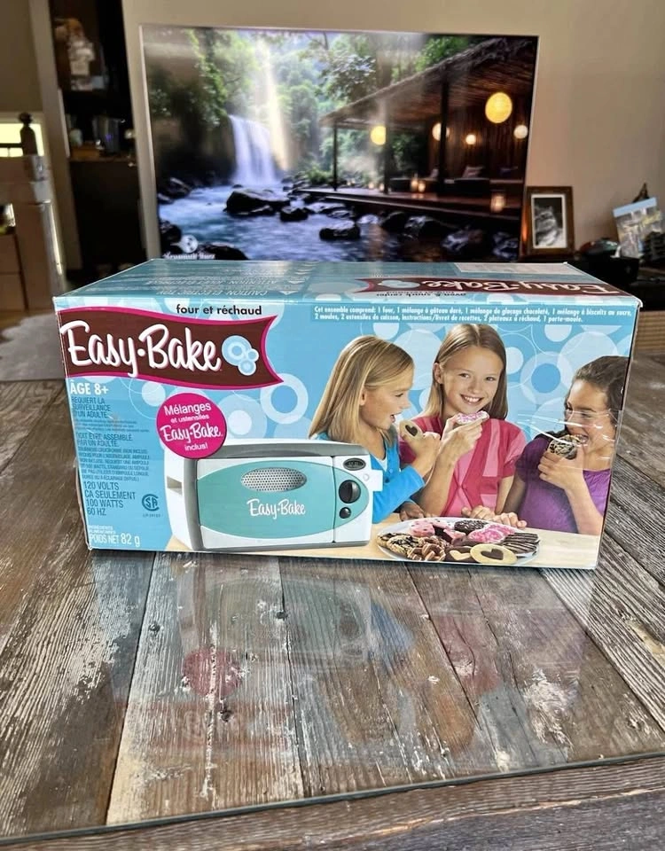 Easy Bake Oven - Original Box w/Accessories Hasbro 2009