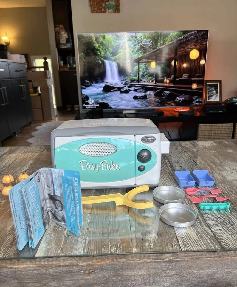 Easy Bake Oven - Original Box w/Accessories Hasbro 2009 - photo 4