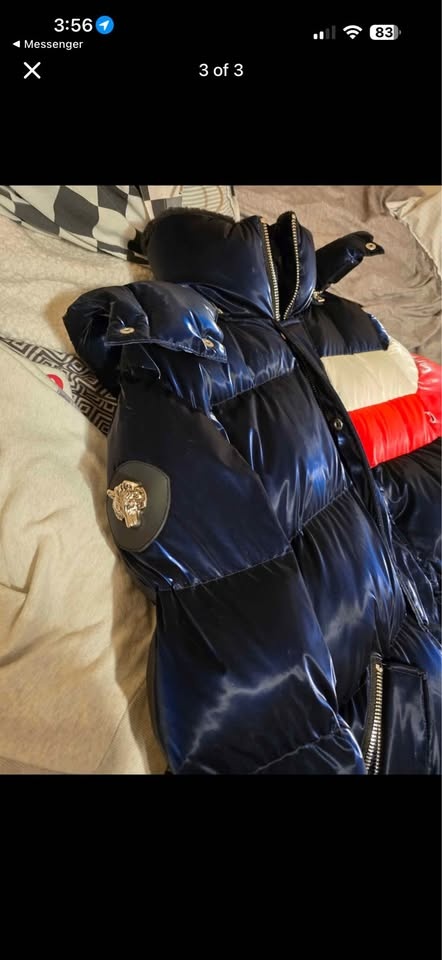 Stylish Woodpecker Puffer Jacket - Great for Winter! - photo 3