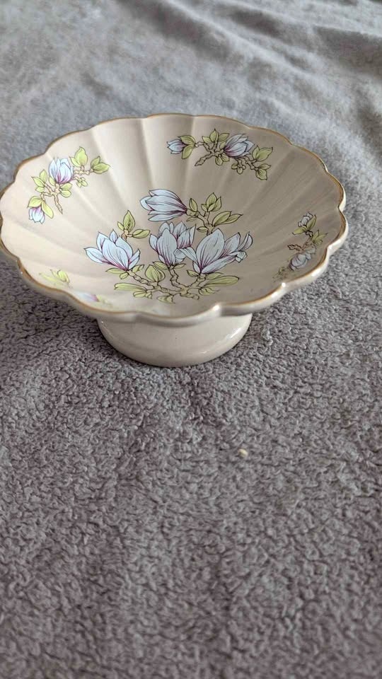 Sadler Magnolia Pedestal Dish
