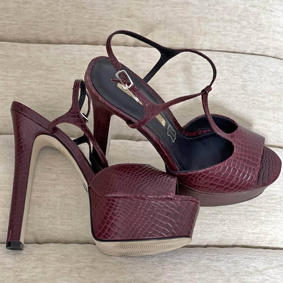 High heels. Brand new. Size 40