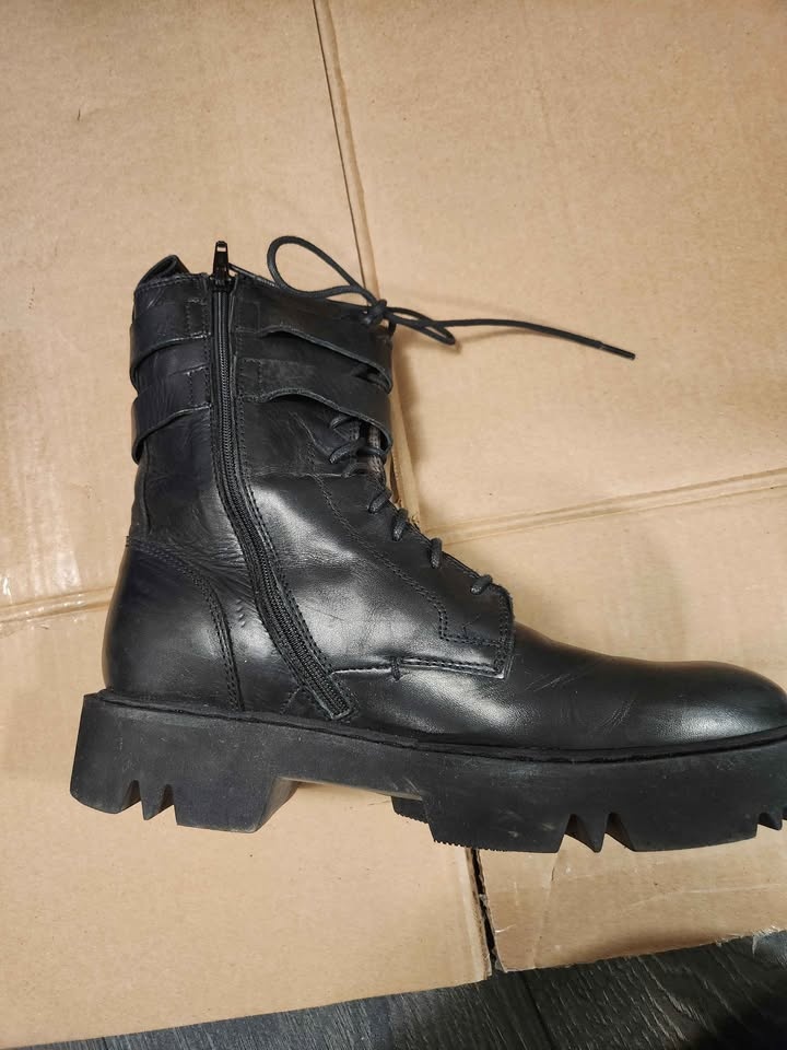 Made in Italy Leather Boemus Boots - Ladies Size 8 - photo 2