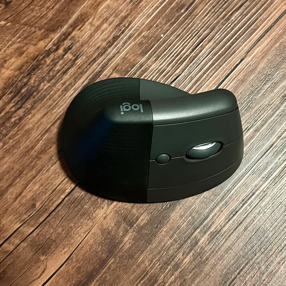 Logitech Lift Vertical Ergonomic Mouse Wireless Bluetooth - photo 2