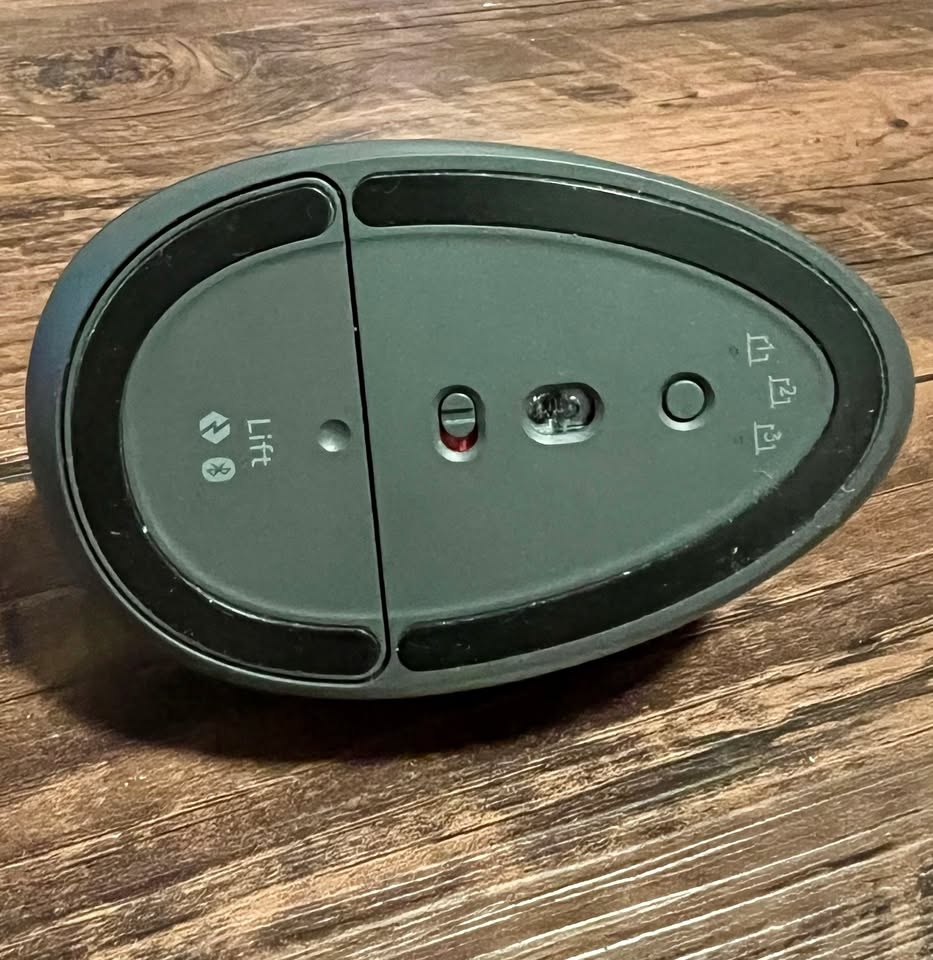Logitech Lift Vertical Ergonomic Mouse Wireless Bluetooth - photo 5