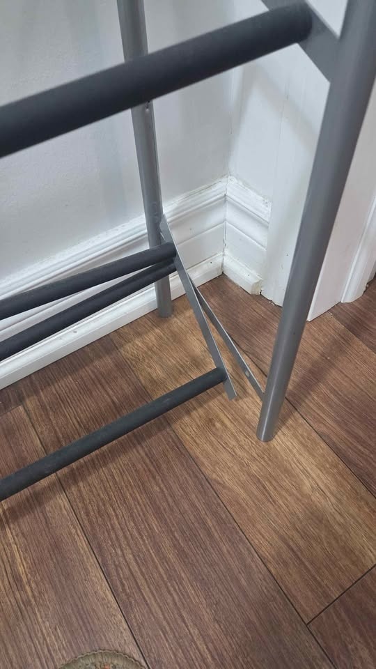 Shoe racks. 1 broken shelf see pics - photo 3