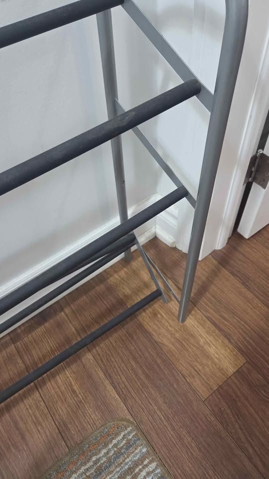 Shoe racks. 1 broken shelf see pics - photo 4
