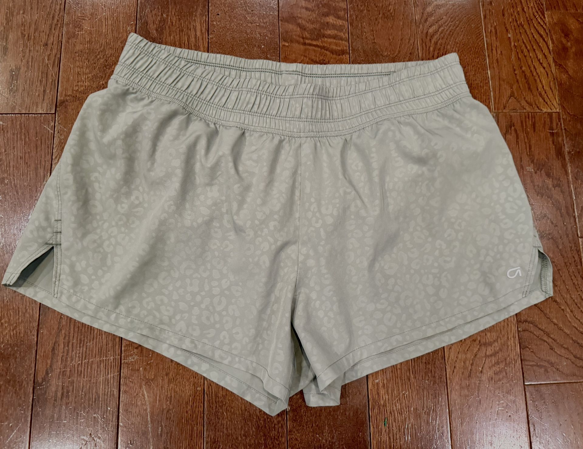 Women's Medium Gap Fit Running Shorts $10 - photo 3