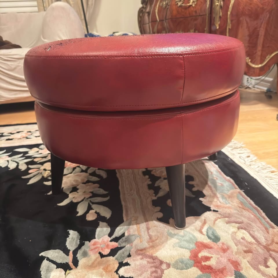 Red Ottoman - photo 3