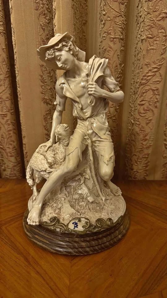 G. Armani "Shepherd" Figurine – 29cm (Damaged)