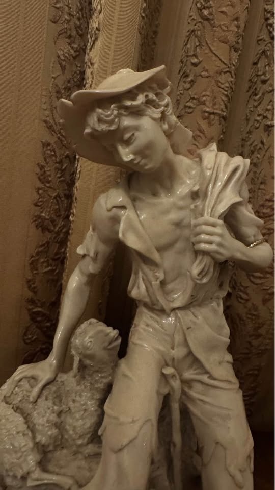 G. Armani "Shepherd" Figurine – 29cm (Damaged) - photo 2