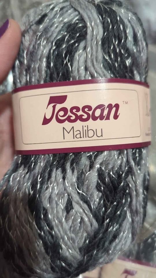 Lot of Tessan Malibu Yarn - photo 2