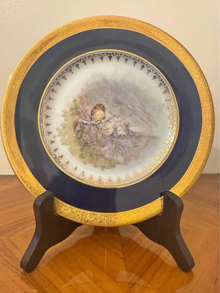 French Limoges Porcelain Hand-Painted 24K Gold Plate (19.5 cm)
